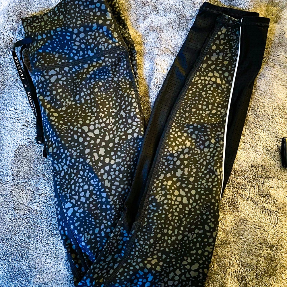 Black and Gray Patterned Leggings